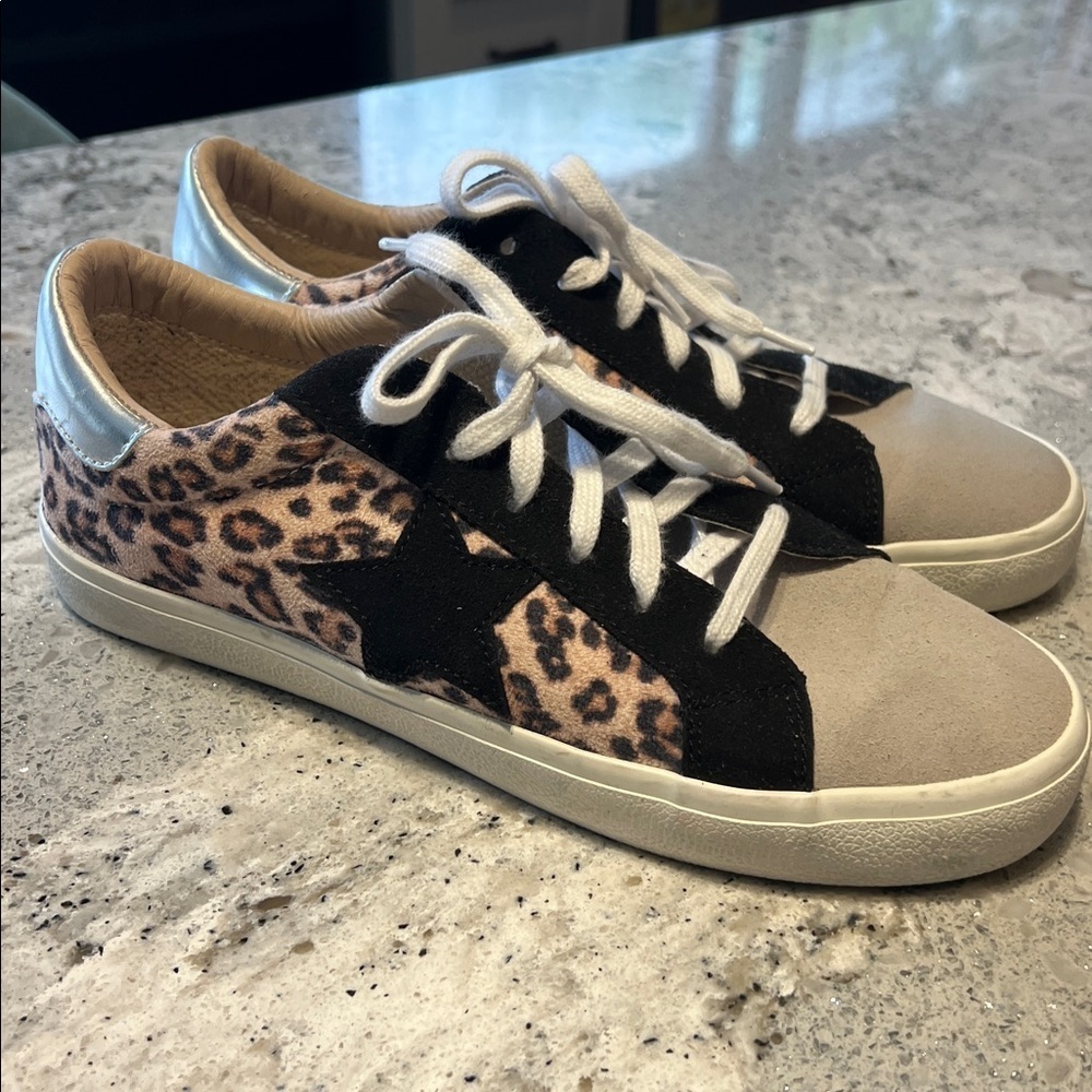 Vici Malia Peach Leopard and Black Women's Sneakers + black laces Size 8